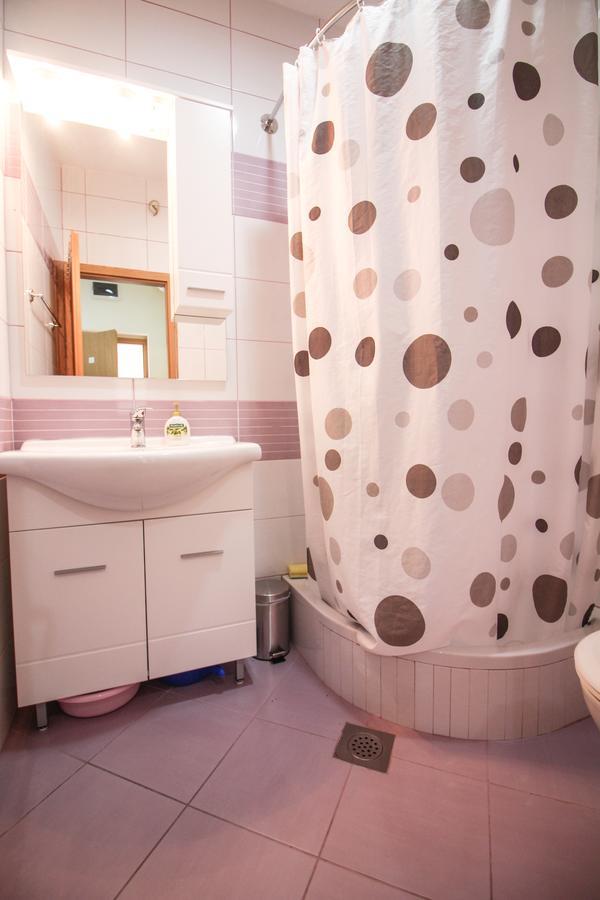 Apartment By B&D Primošten Esterno foto