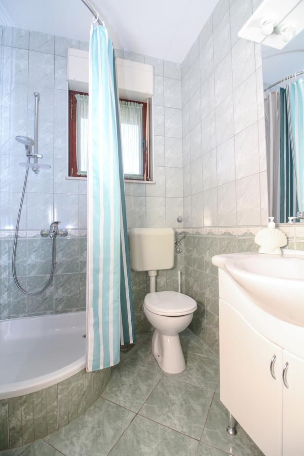 Apartment By B&D Primošten Esterno foto