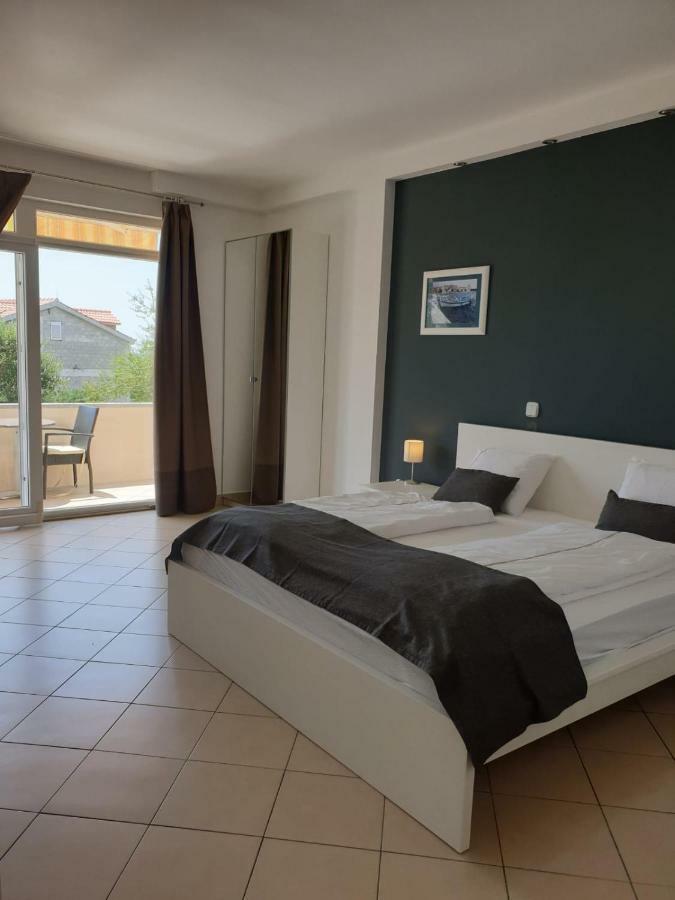 Apartment By B&D Primošten Esterno foto